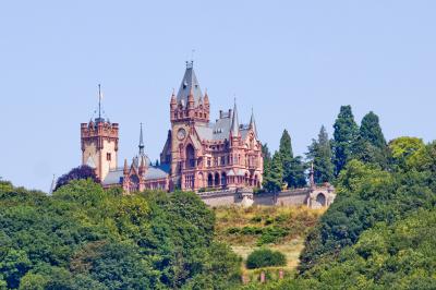 Westansicht Schloss Drachenburg von unten