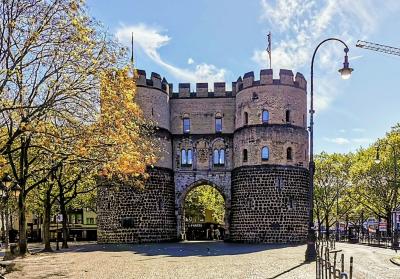 Hahnentorburg, Westansicht