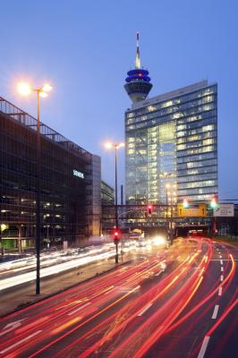 Stadttor bei Nacht