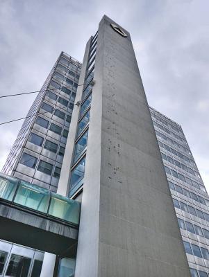 Commerzbank-Hochhaus von Norden mit Verbindungssteg