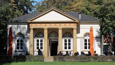 Portikusfassade des Schinkel-Pavillons im Nordpark Bielefeld