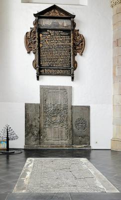 Grabplatten im Willibrordi-Dom Wesel