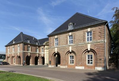 Dreiflügelanlage des Haupgebäudes aus Backstein der Zitadelle Wesel
