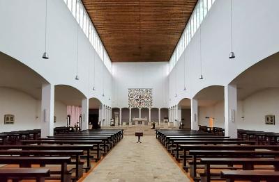 Innenraum, Blick Richtung Altar