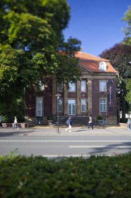Blick von der Straße auf das Museum für Lackkunst