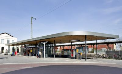 Überdachung über der Unterführung zu den Bahnsteigen