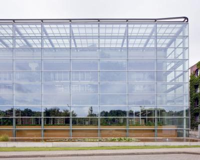 Glasfassade der Erweiterung