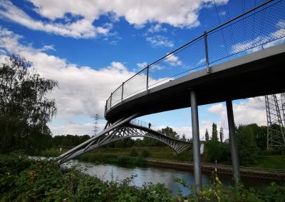 Brücke mit Tragwerk über den Rhein-Herne-Kanal