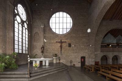 Blick zum Altar aus dem Nordschiff von St. Marien