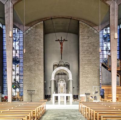 blick auf den Altar von St. Anna Köln-Ehrenfeld