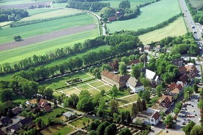 Luftbild der Klosteranlage in Herzebrock-Clarholz