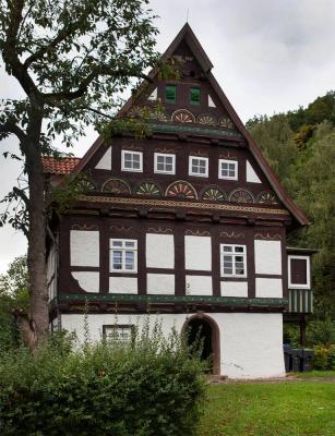Wald- und Forstmuseum Heidelbeck, Ostseite mit Giebelfront