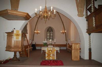 Evangelische Stadtkirche Rheda-Wiedenbrück, Innenansicht mit Blick zum Altar