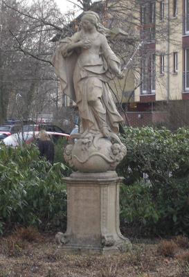 Maria Immaculata Statue an der Klosterkirche in Rietberg