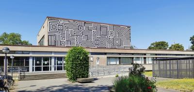 Eingangsbereich des Juridicums in Bonn an der Adenauerallee