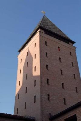 Turm der Heilig-Geist-Kirche Bielefeld mit Schatten der Kirchendachlaterne