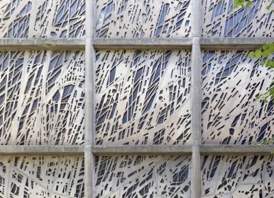 Detail der Betonglasfenster von außen