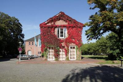 umgebautes ehemaliges Trafohaus und Telefonzentrale