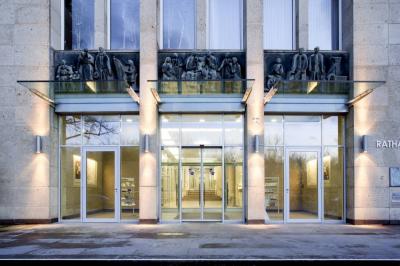 Eingang am Erweiterungsbau