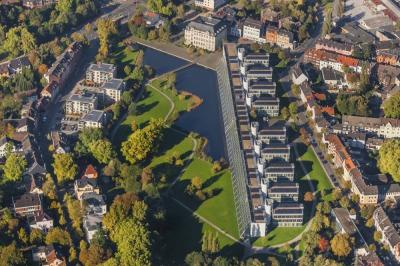 Luftbild mit Verwaltungsgebäude und Wissenschaftspark