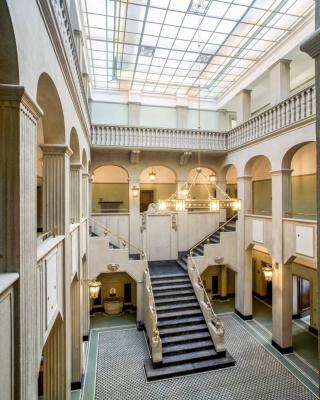 Blick in den Lichthof des ehemaligen Verwaltungsgebäudes der Gelsenkirchener Gusstahl- und Eisenwerke