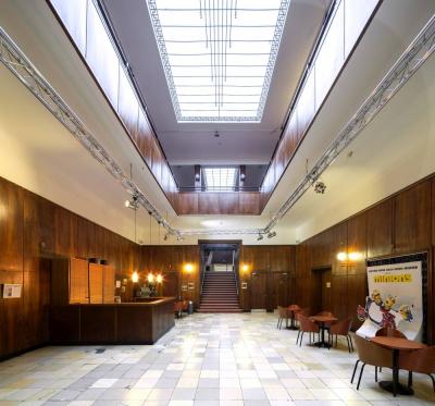 Blick in das Foyer der Schauburg