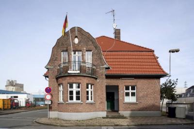 Das Pförtner- und Kantinengebäude