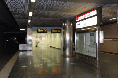 Haltestelle Heinrich-Heine-Allee, Zugang vom zweiten ins dritte Untergeschoss