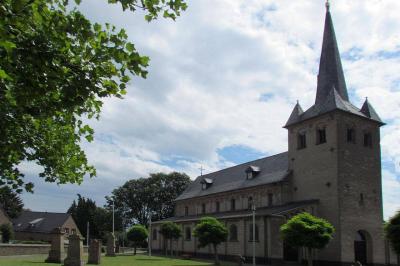 die Kirche St. Briktius in Oekoven
