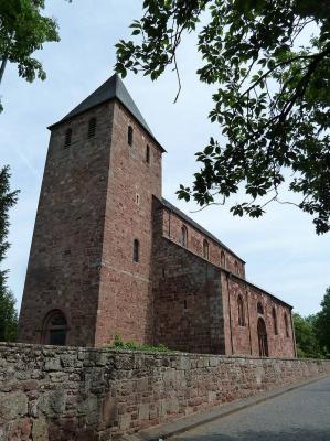 St. Johannes Baptist, Basis des Westturms