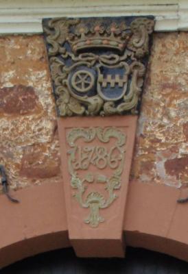 Detail des Wappens am Torhaus