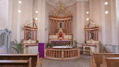 Kreuzkapelle, Apsis mit Altar
