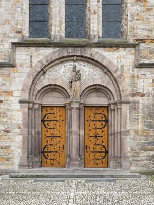 St. Michael, Portal