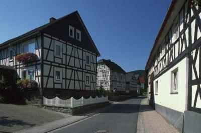 Blick in die mittlere Mennertalstraße