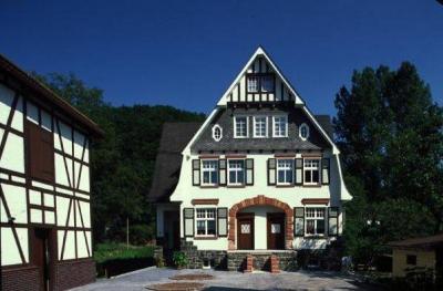 Doppelhaus-Villa, Mennertalstr. 30, Baujahr 1922
