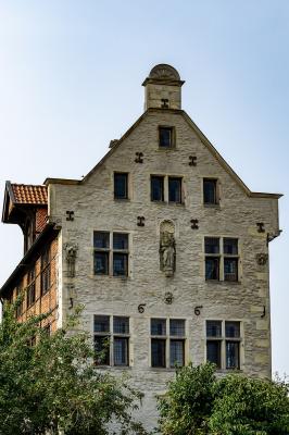 Schaufassade im Osten