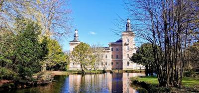 Ansicht Schloss Gracht mit Wassergraben
