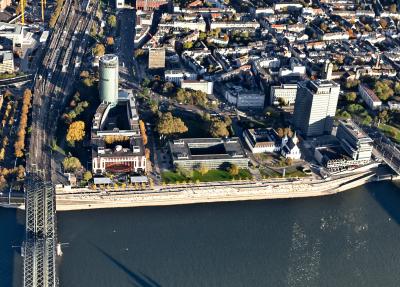 Rheinboulevard Köln-Deutz von oben