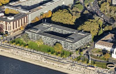 Rheinboulevard vor dem LVR Landeshaus