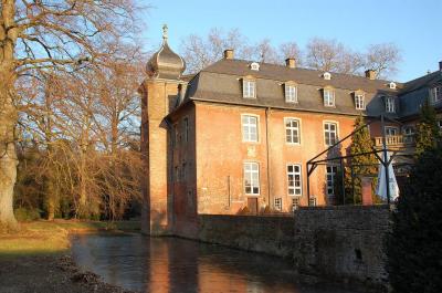 Blick auf den Ostflügel mit Rechteckturm