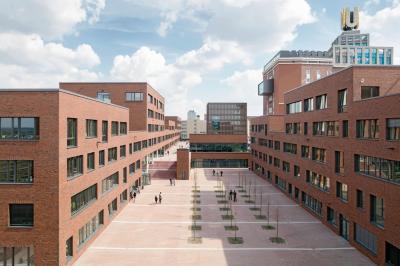 Berufskolleg Dortmunder U-Viertel, Schrägluftbild Platzanlage