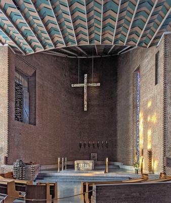Blick Richtung Altar und Chor
