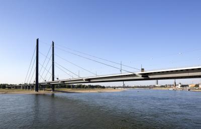 Rheinkniebrücke Düsseldorf