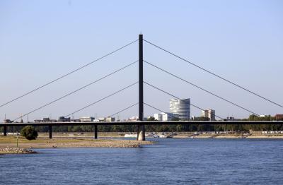 Rheinkniebrücke Düsseldorf