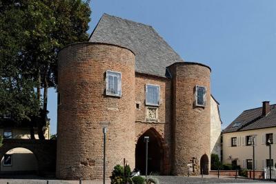 Aachener Tor von Westen, mit Blick auf die Dreivierteltürme