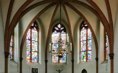 Blick in den Chor des integrierten Vorgängerbaus
