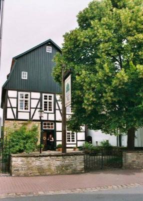 Fachwerkhaus Königstraße 9 - zurückliegend an der mittleren Königstraße im östlichen Stadtkern gelegen, erbaut im späten 18. Jh.