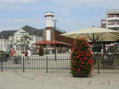 Gradierwerk II mit Leopold-Bad im Hintergrund