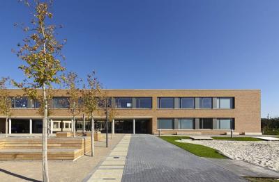 Erich Kästner-Schule, Blick auf die Fassade