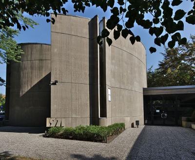 Eingang zum Gemeindezentrum